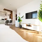 White - - Balcony - Fair - Kitchen דירה ניאוס