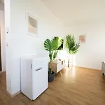 White - - Balcony - Fair - Kitchen * ניאוס