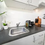 דירה White - - Balcony - Fair - Kitchen ניאוס