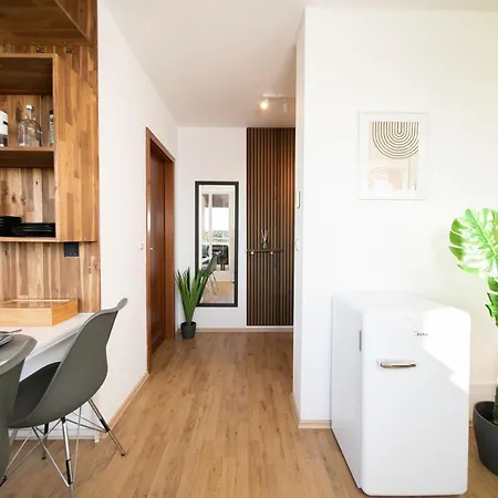 White - - Balcony - Fair - Kitchen * Neuss