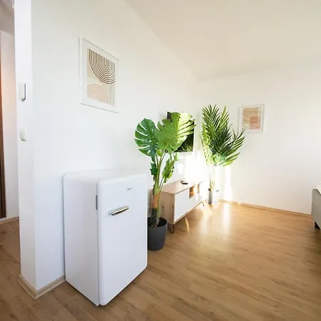 White - - Balcony - Fair - Kitchen * Neuss