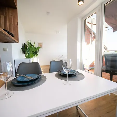 White - - Balcony - Fair - Kitchen ניאוס