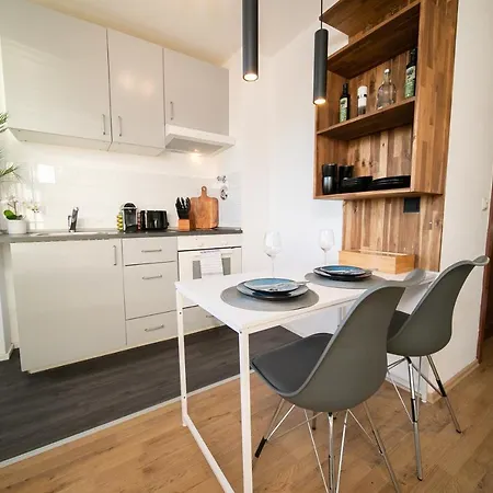 White - - Balcony - Fair - Kitchen شقة نيوس